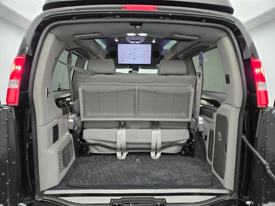 2024 GMC Savana - Image 7 of 21