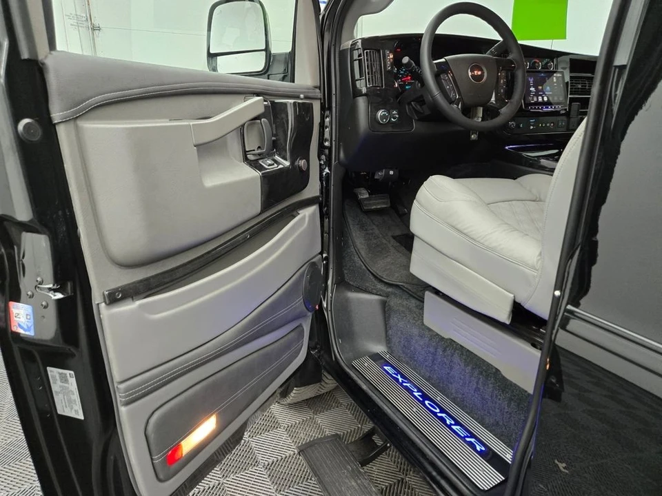 2024 GMC Savana - Image 16 of 21