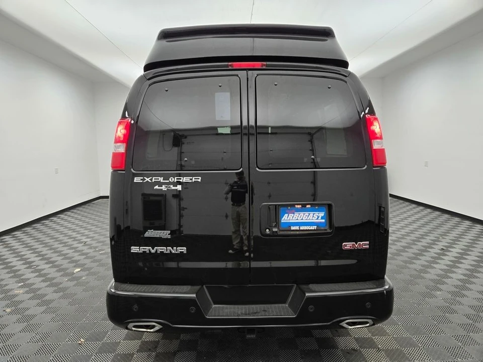 2024 GMC Savana - Image 4 of 21