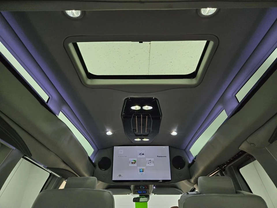 2024 GMC Savana - Image 10 of 21