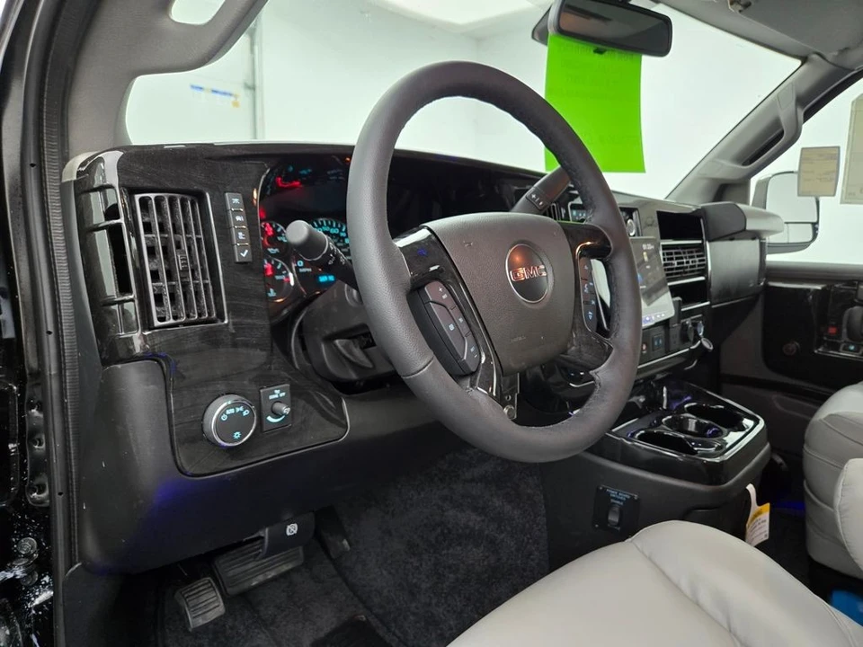 2024 GMC Savana - Image 21 of 21
