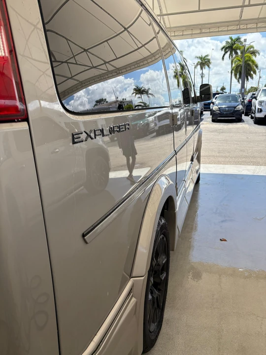 2024 GMC Savana - Image 25 of 31