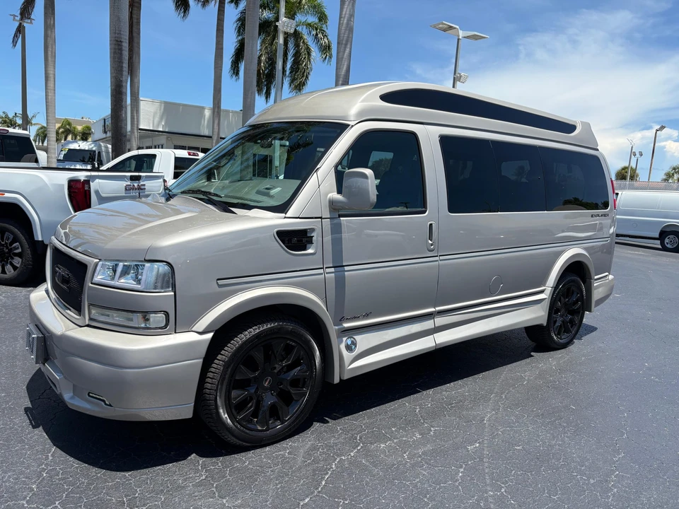 2024 GMC Savana - Image 2 of 31