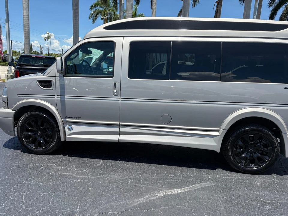 2024 GMC Savana - Image 19 of 31