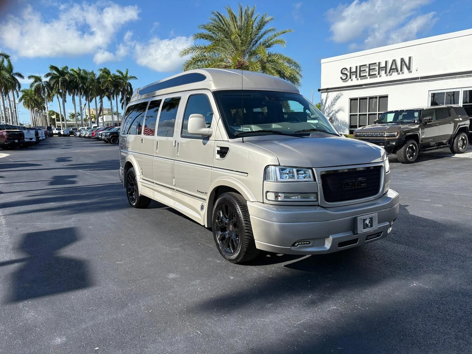 2024 GMC Savana - Image 9 of 31