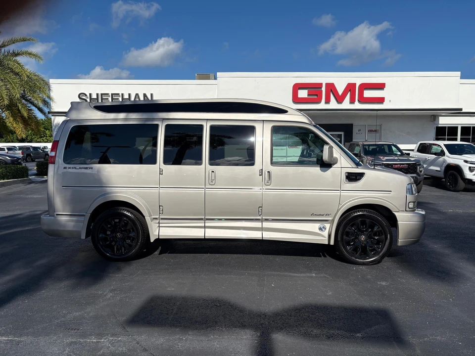 2024 GMC Savana - Image 10 of 31