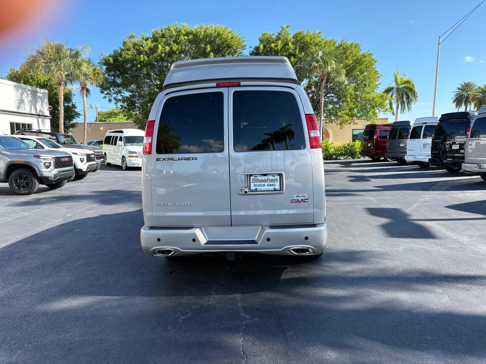 2024 GMC Savana - Image 12 of 31