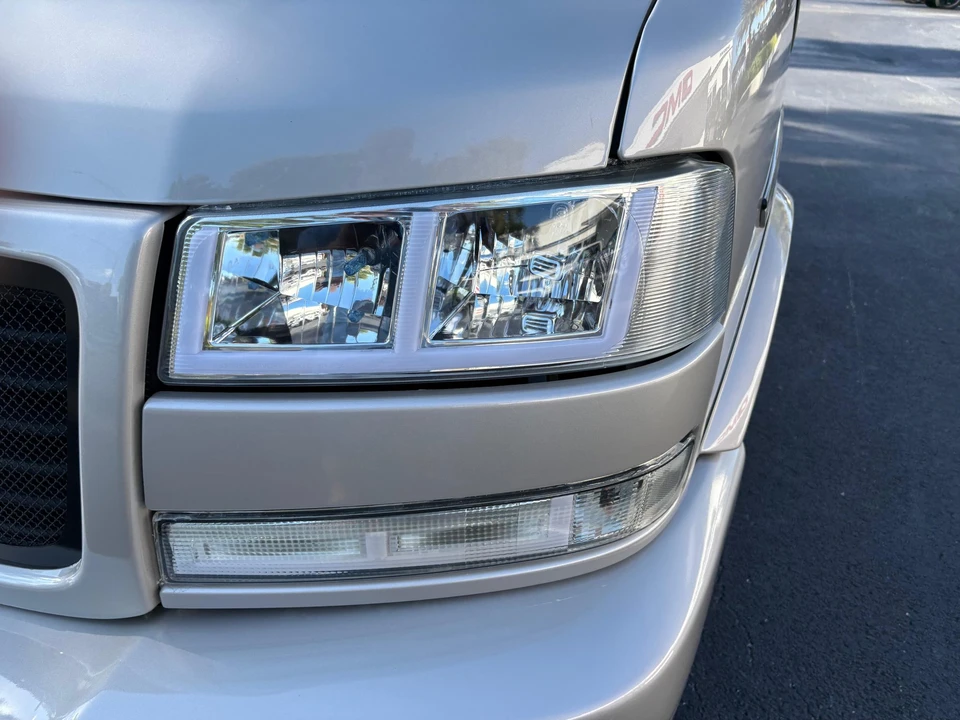 2024 GMC Savana - Image 28 of 31