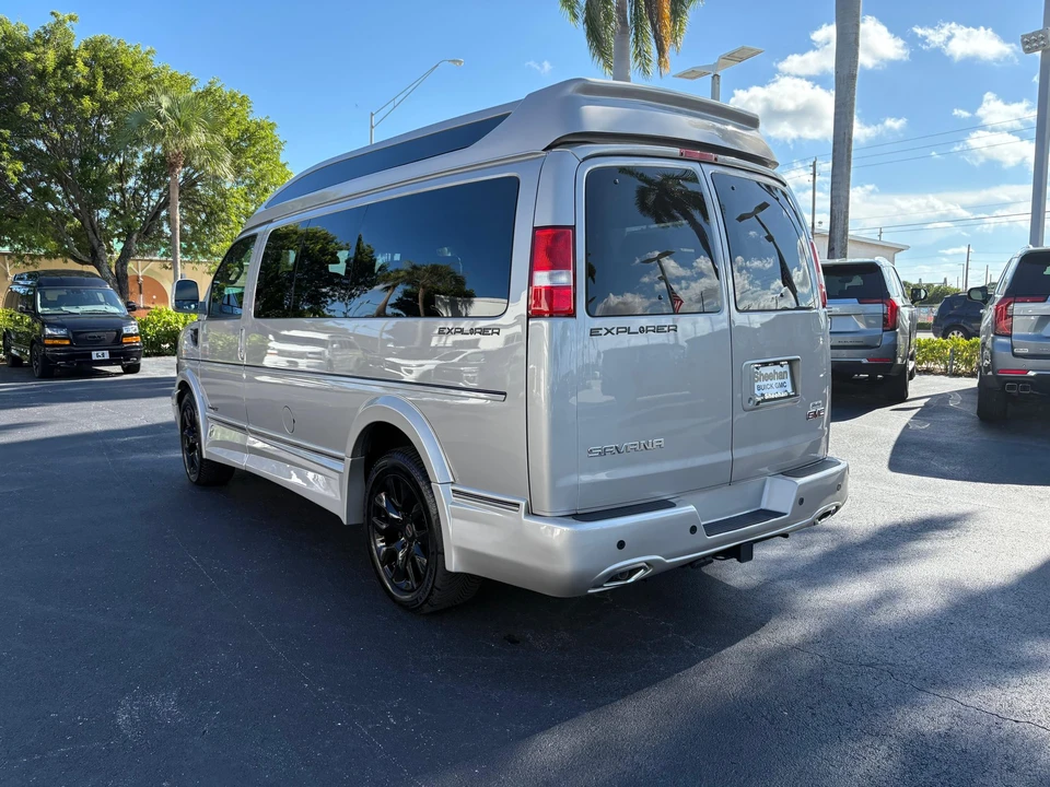 2024 GMC Savana - Image 16 of 31