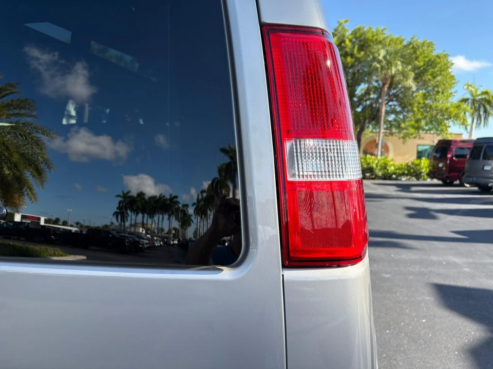 2024 GMC Savana - Image 31 of 31