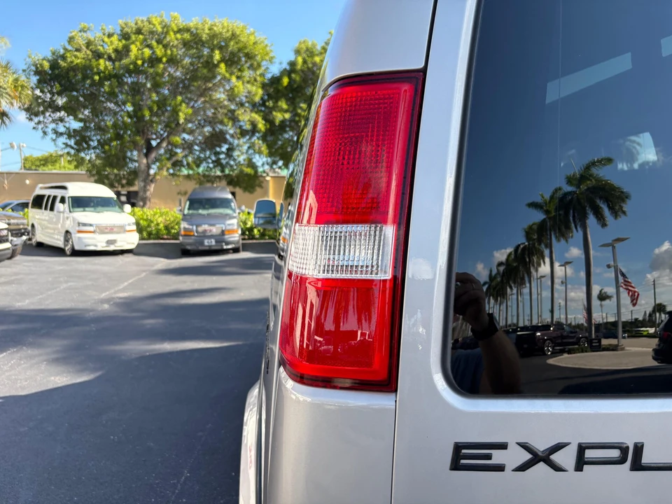 2024 GMC Savana - Image 30 of 31