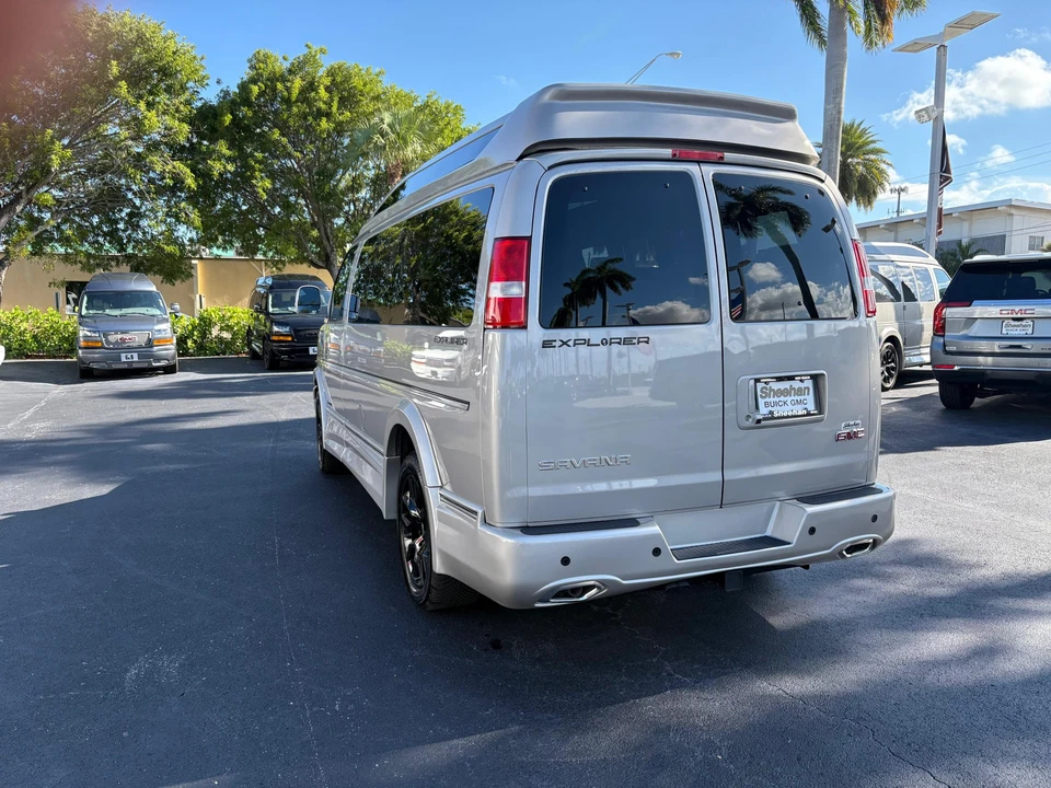 2024 GMC Savana - Image 15 of 31