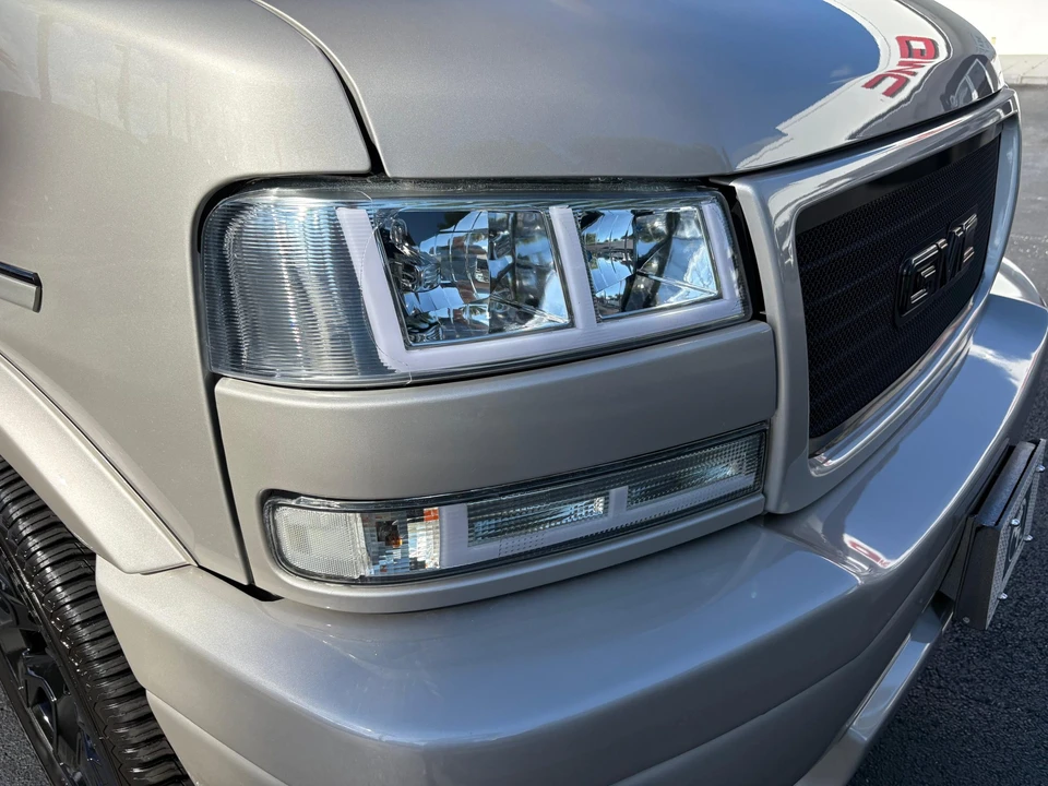 2024 GMC Savana - Image 29 of 31
