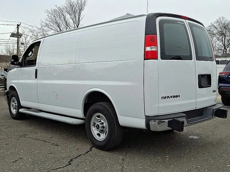 2024 GMC Savana - Image 5 of 12
