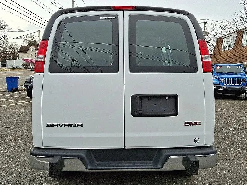 2024 GMC Savana - Image 6 of 12