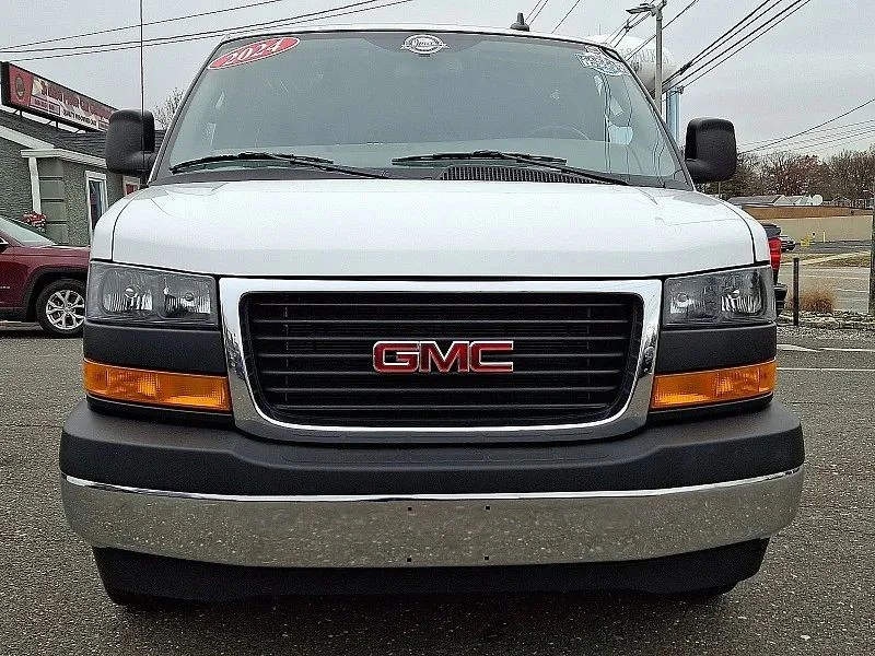 2024 GMC Savana - Image 3 of 12