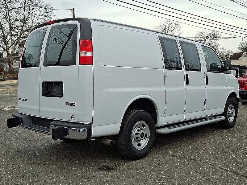 2024 GMC Savana - Image 7 of 12