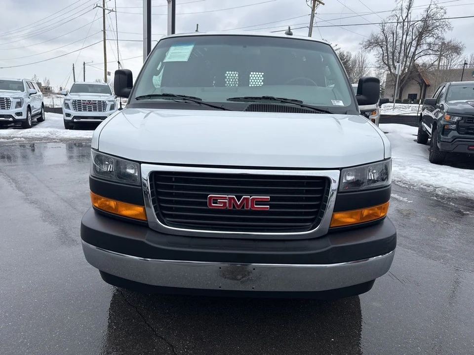 2024 GMC Savana - Image 8 of 21