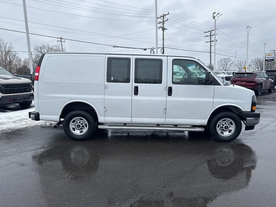 2024 GMC Savana - Image 6 of 21