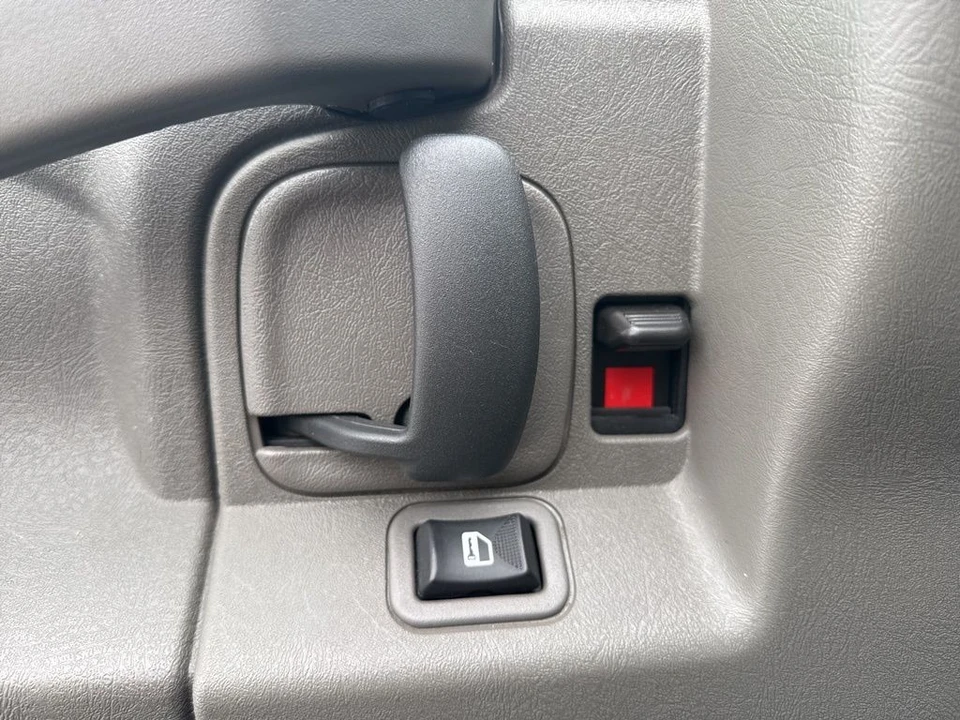 2024 GMC Savana - Image 10 of 21