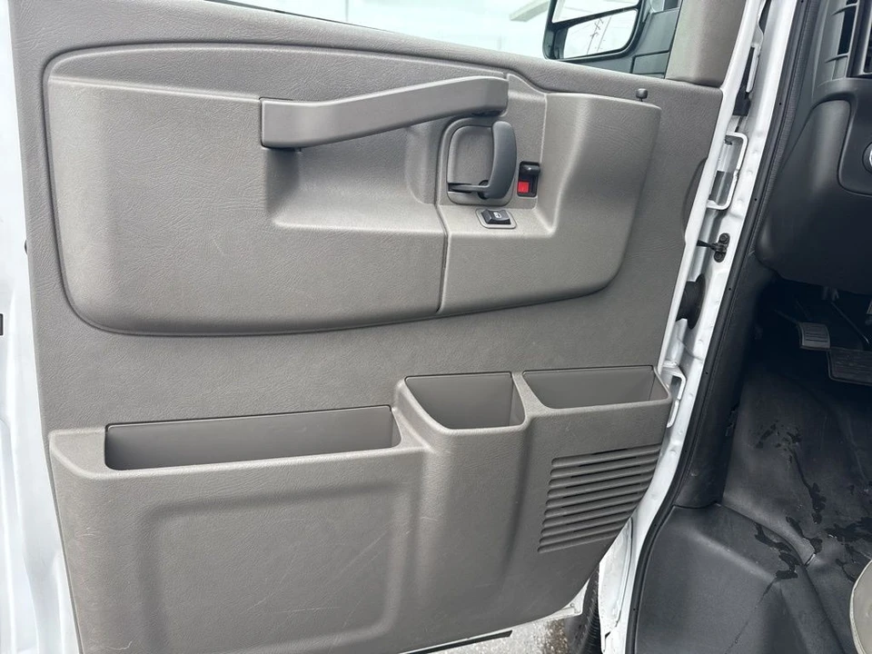 2024 GMC Savana - Image 21 of 21
