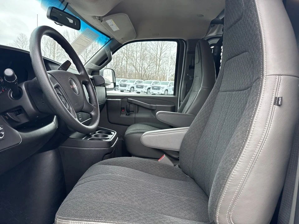 2024 GMC Savana - Image 9 of 21