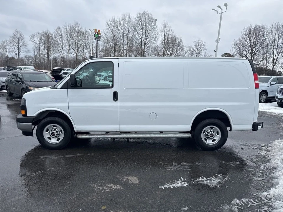 2024 GMC Savana - Image 2 of 12