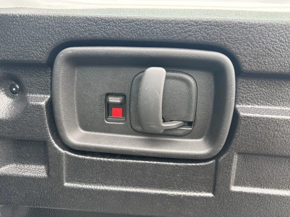 2024 GMC Savana - Image 12 of 12