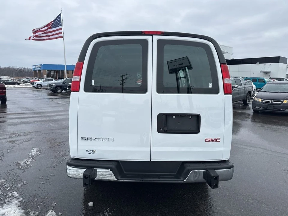 2024 GMC Savana - Image 4 of 12