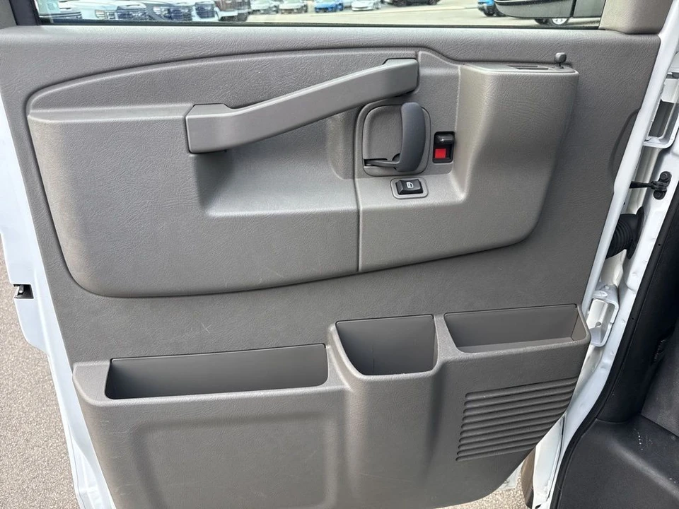 2024 GMC Savana - Image 20 of 21