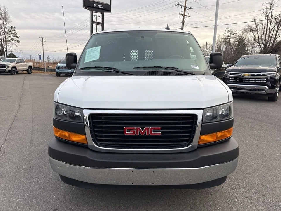 2024 GMC Savana - Image 8 of 21