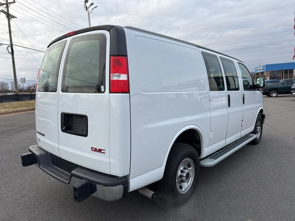 2024 GMC Savana - Image 5 of 21