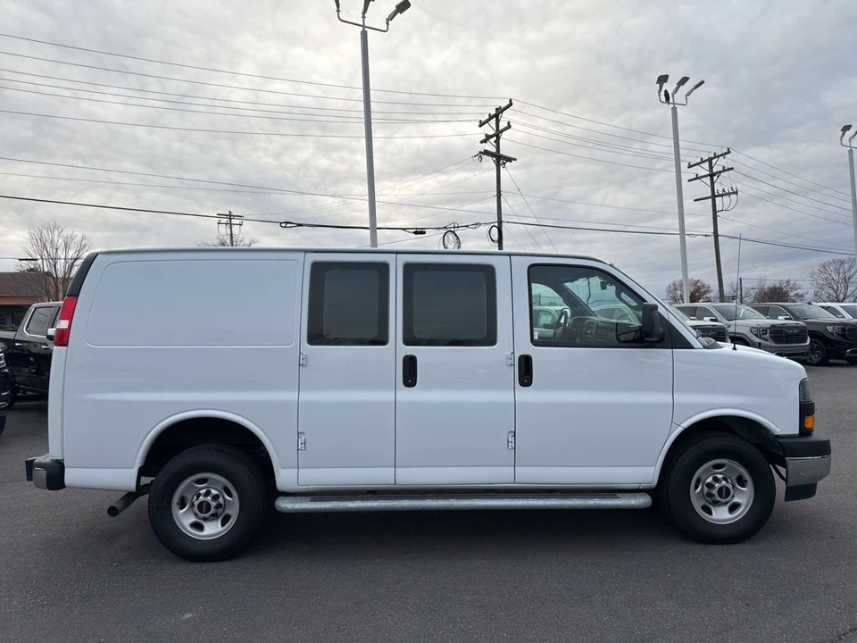 2024 GMC Savana - Image 6 of 12