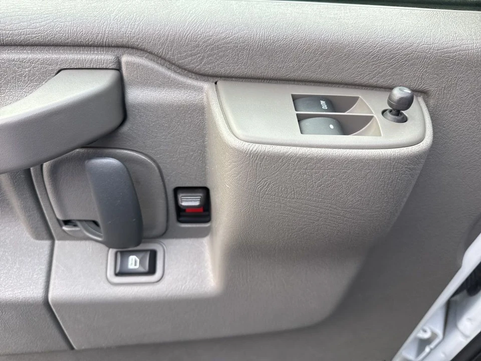 2024 GMC Savana - Image 21 of 21