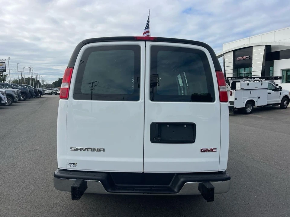 2024 GMC Savana - Image 4 of 21