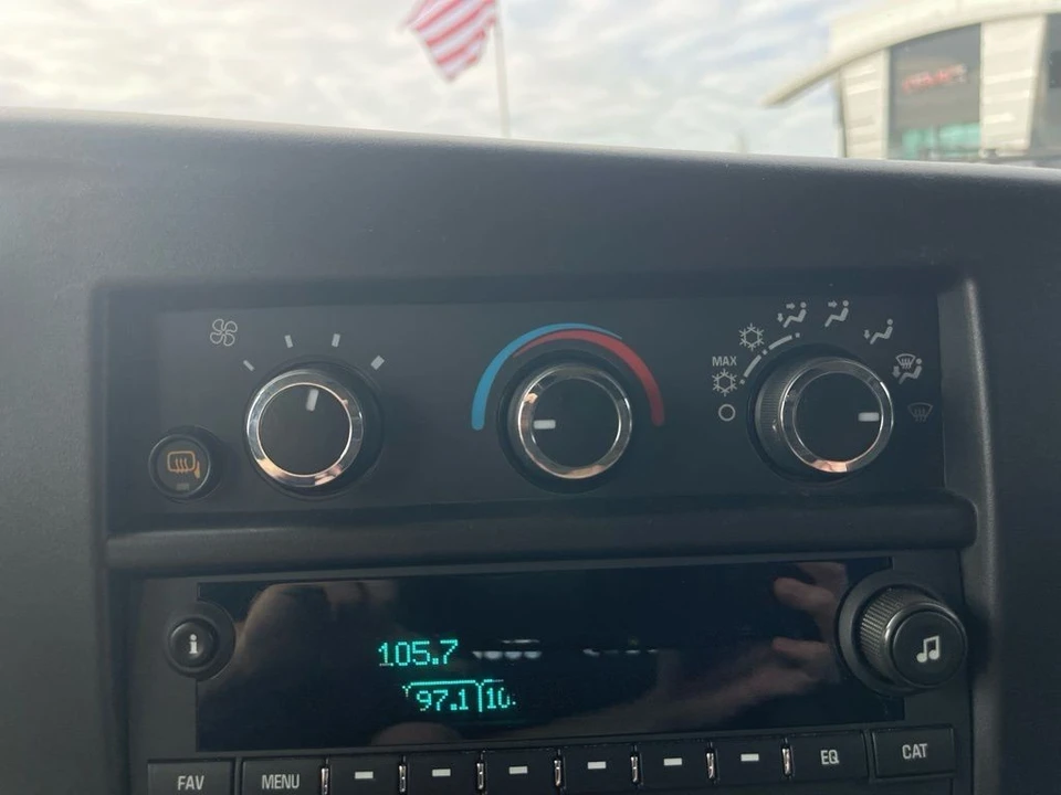 2024 GMC Savana - Image 15 of 21