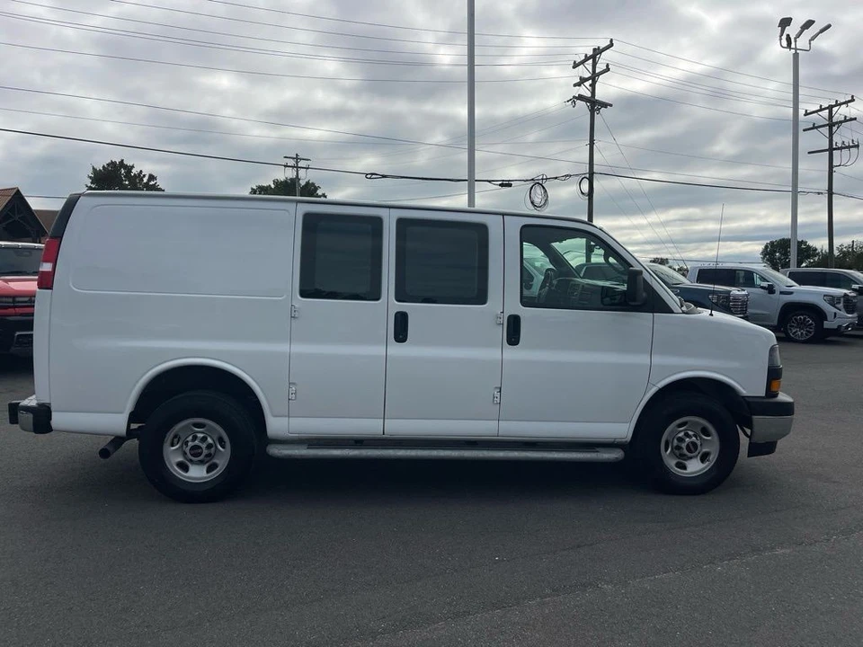 2024 GMC Savana - Image 6 of 21