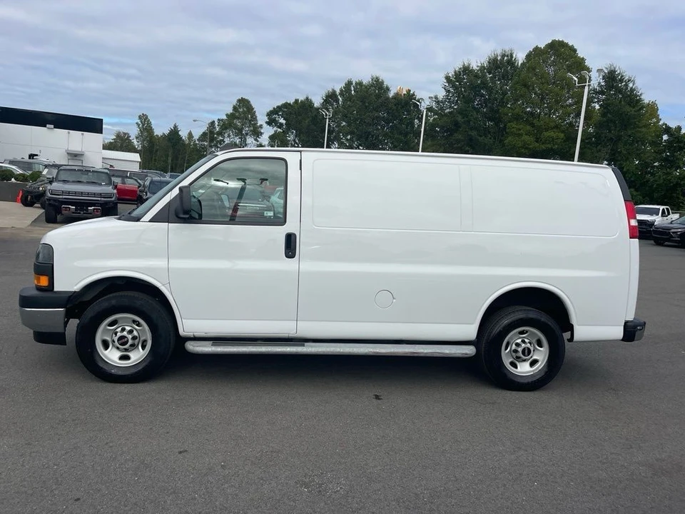 2024 GMC Savana - Image 2 of 21