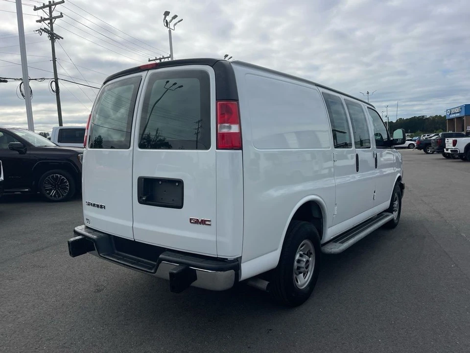 2024 GMC Savana - Image 5 of 21