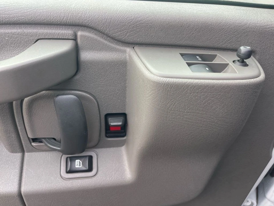 2024 GMC Savana - Image 19 of 21