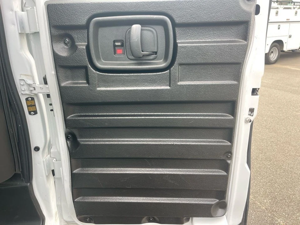 2024 GMC Savana - Image 20 of 21