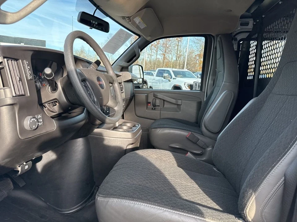 2024 GMC Savana - Image 9 of 12