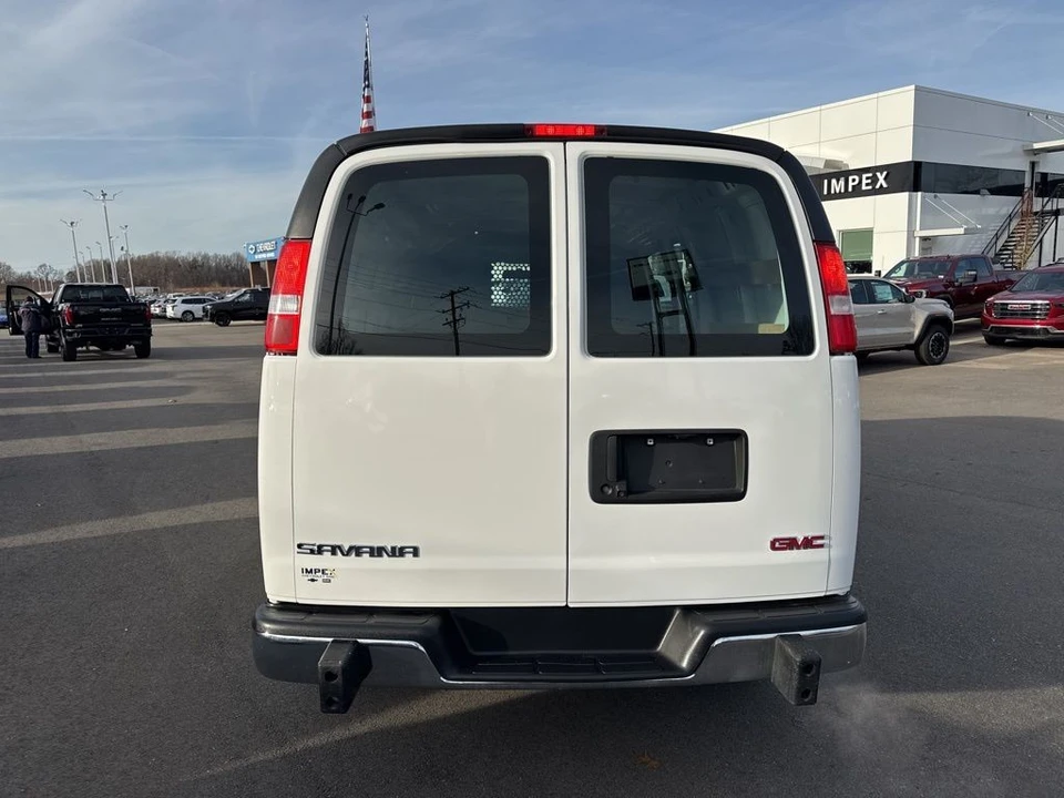 2024 GMC Savana - Image 4 of 12