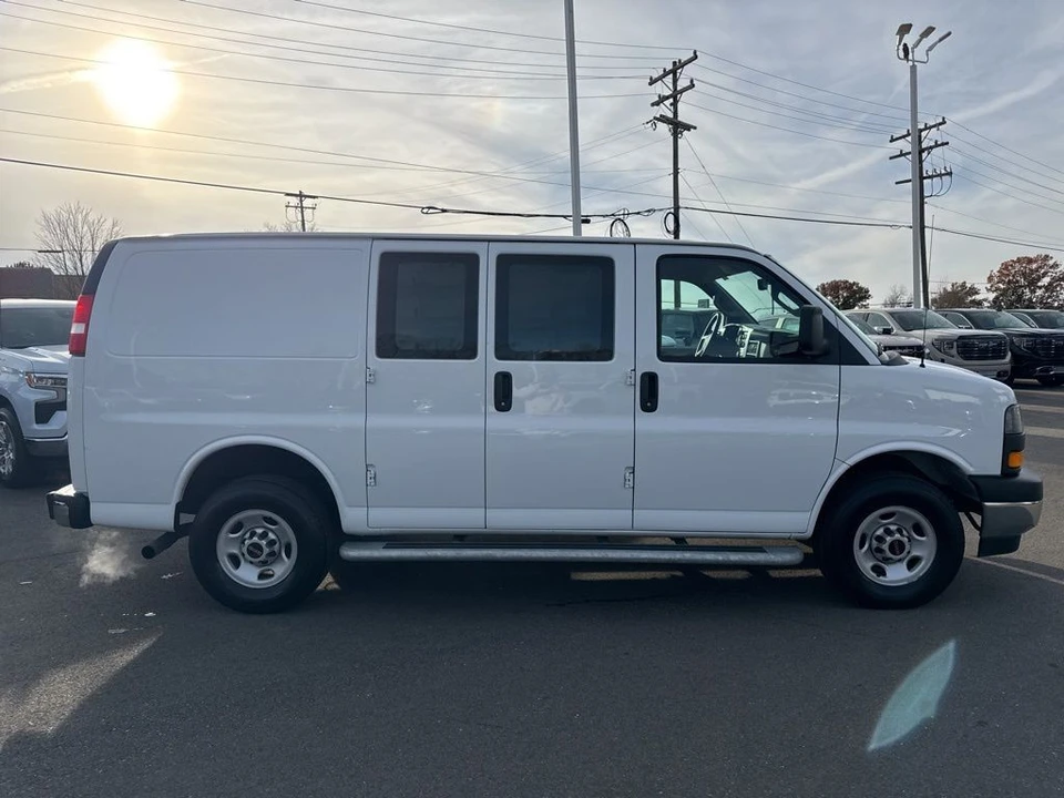 2024 GMC Savana - Image 6 of 12