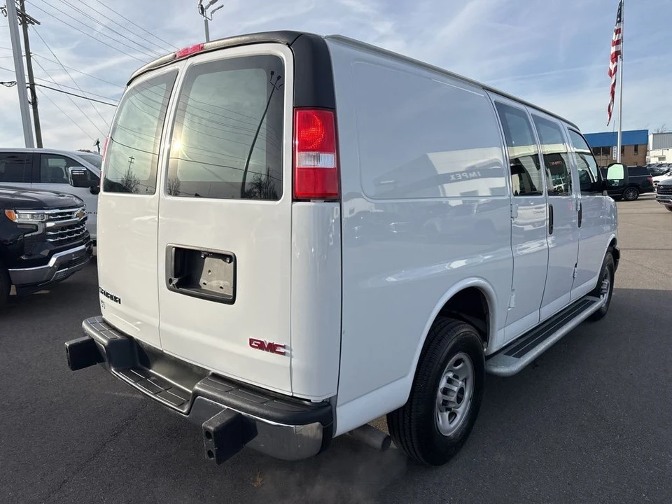 2024 GMC Savana - Image 5 of 12