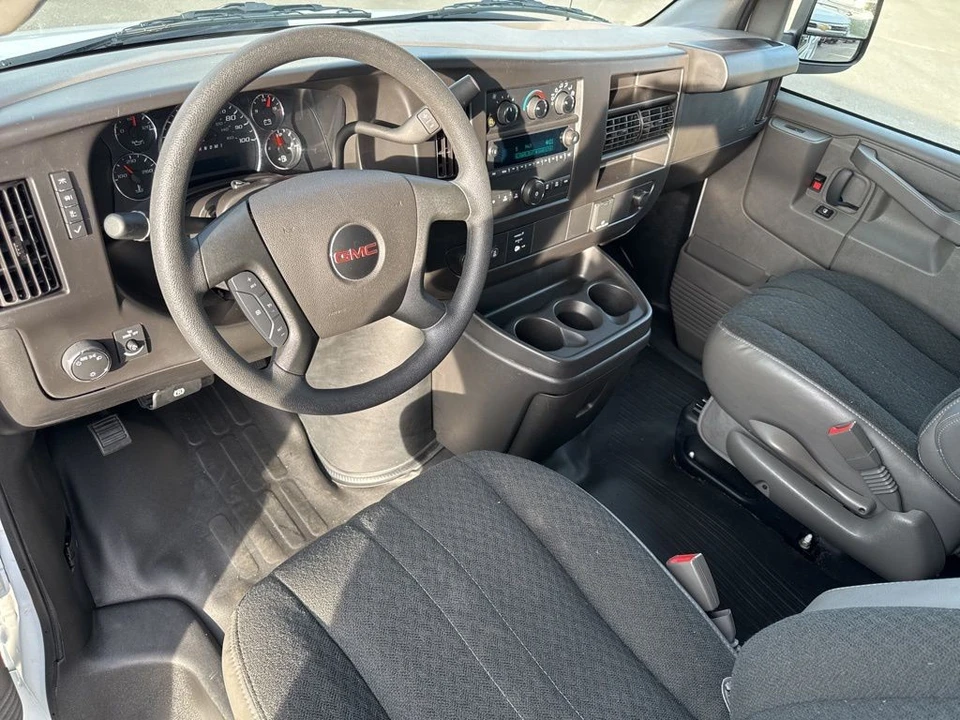 2024 GMC Savana - Image 10 of 12