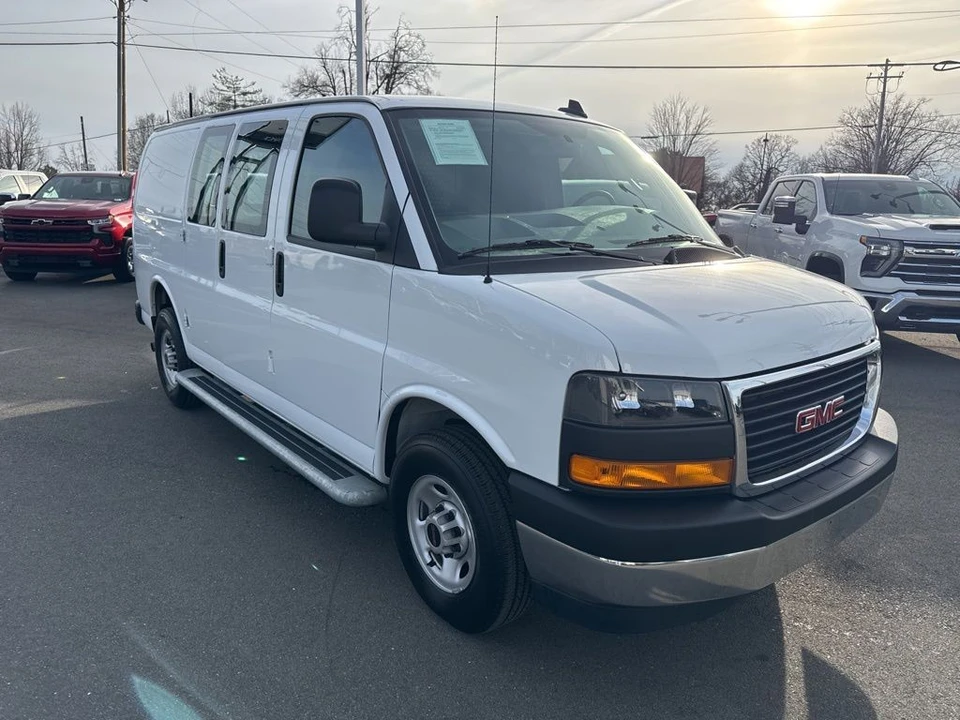 2024 GMC Savana - Image 7 of 12