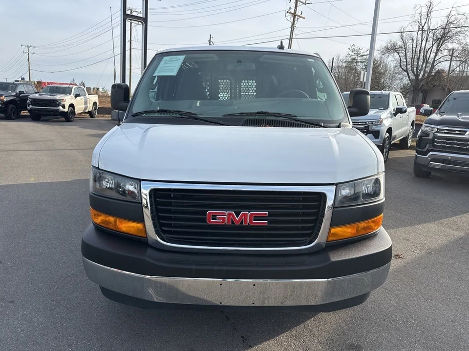 2024 GMC Savana - Image 8 of 12