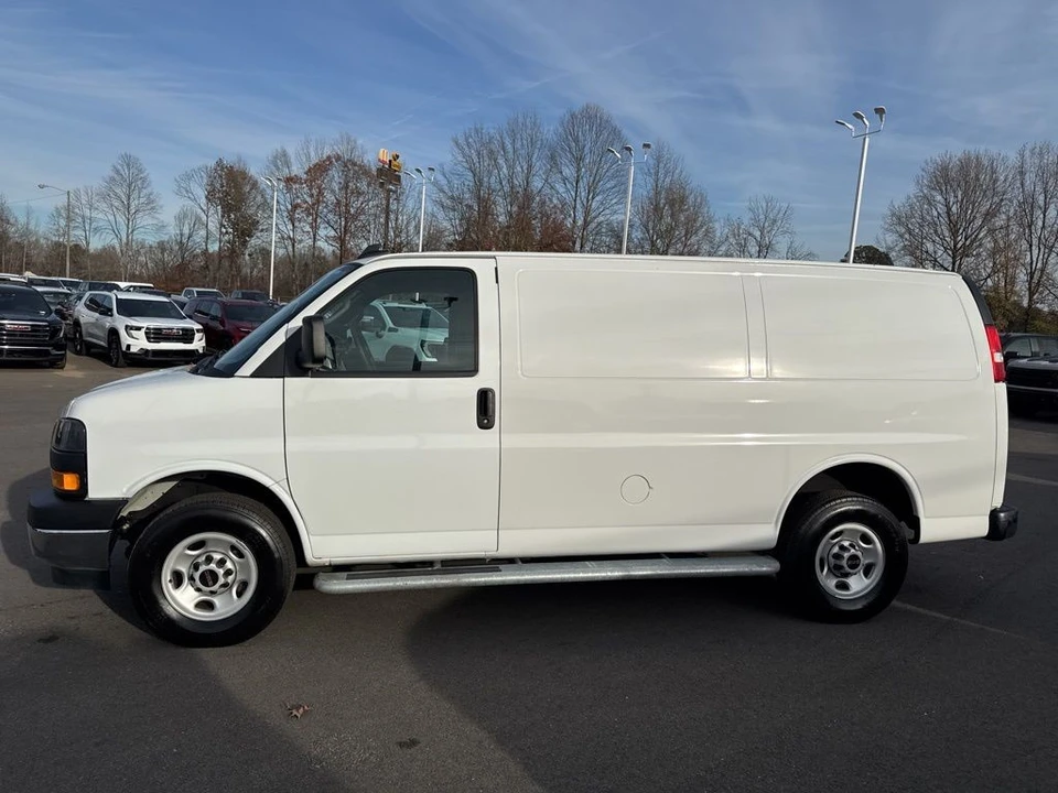 2024 GMC Savana - Image 2 of 12