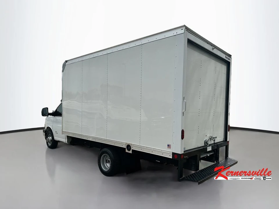 2024 GMC Savana - Image 5 of 21